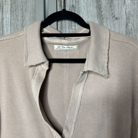 We The Free Top XS Thermal Waffle Deep V Neckline Collared Polo Thumbholes - Picture 4 of 5